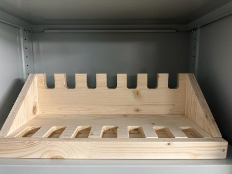 Ständer Halterung Handfeuerwaffen Pistole P8 und Signalpistole